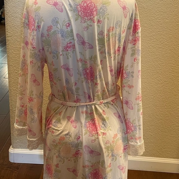Aerosols Floral Short Robe - Picture 4 of 8